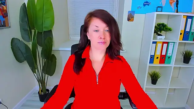 AnaMills Adlı Modelin Canlı XXX Sohbeti