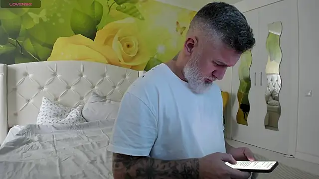 BlowMyXXL's Webcam Show