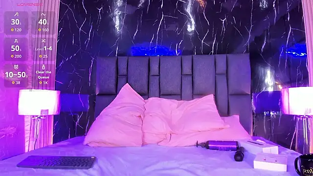 BustyGlow Chat XXX live