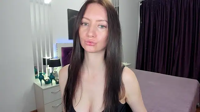 NikaHoney Adlı Modelin Canlı XXX Sohbeti