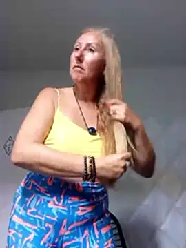 MILEIDE980 élő XXX-chatje