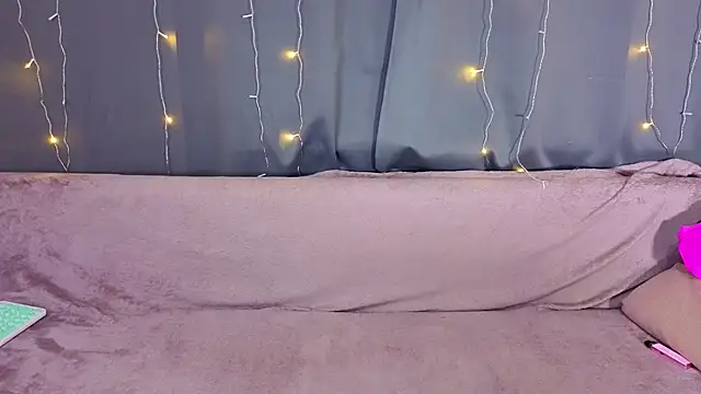 IvetteLaboreのライブXXXチャット