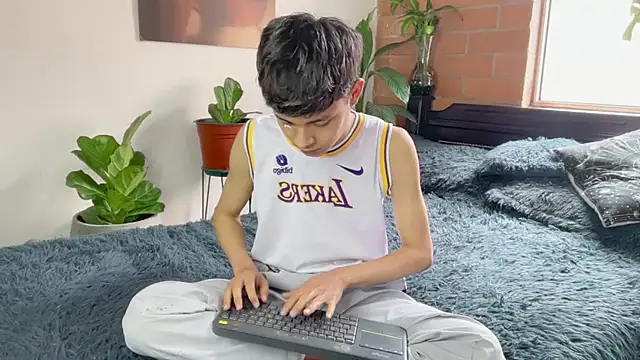 Andy_Belier23 即時 XXX 聊天