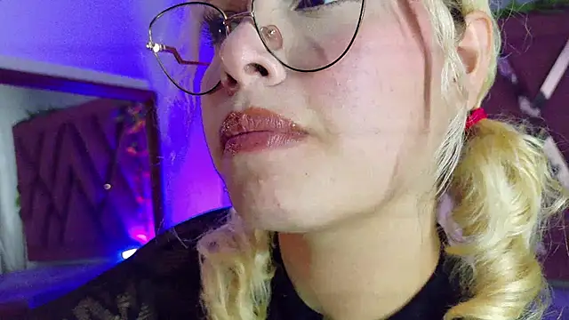 Haelycute: онлайн-секс-чат