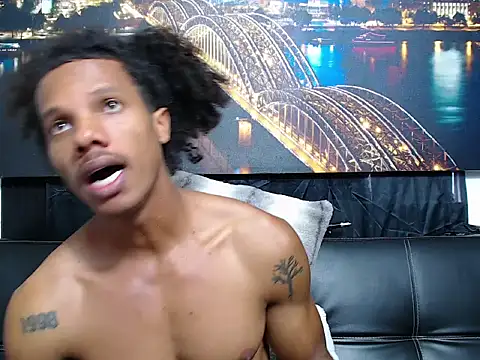 Show modela Josh_fit7 na web-kameri