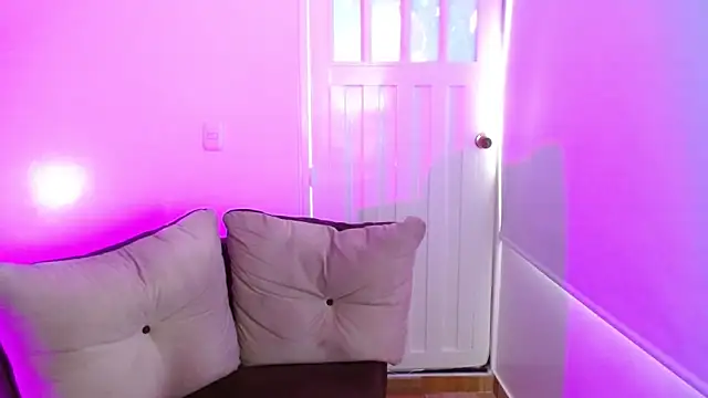 แชท XXX สดของ milfrousse