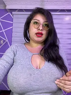 دردشة MiiaaJoness الجنسية المباشرة