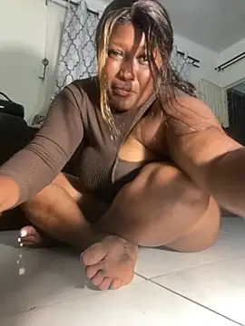 Cardiebae89 Adlı Modelin Canlı XXX Sohbeti