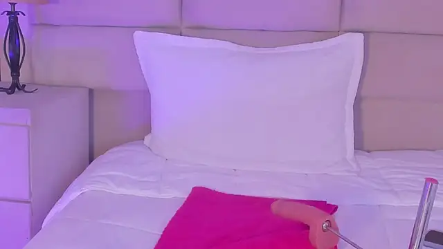 CarolineFyre live XXX chat