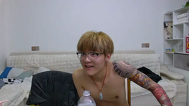 KK-cuteboy Live XXX Chat
