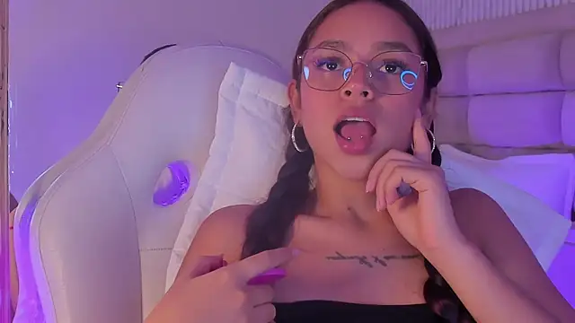 CarolineFyre – Naživo XXX chat