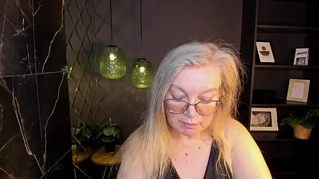 NataliMellow élő XXX-chatje