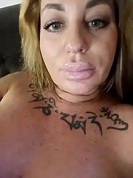 Show modela MiaMooly na web-kameri