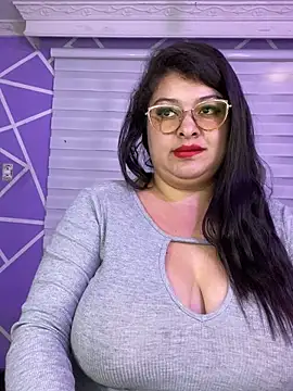 MiiaaJoness: онлайн-секс-чат