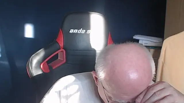 lonely_peter Chat XXX in diretta