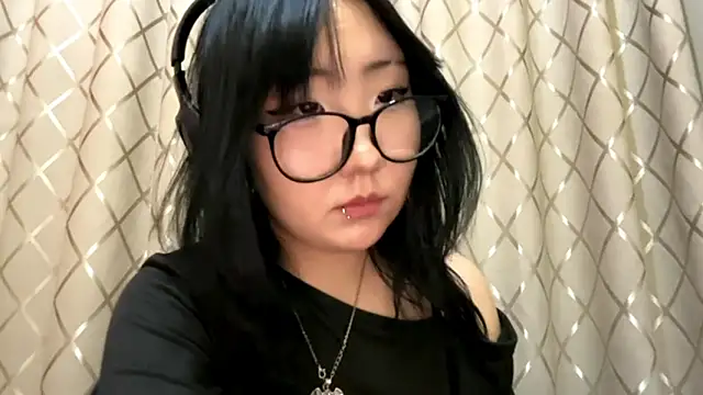 Yunananaa Chat XXX live