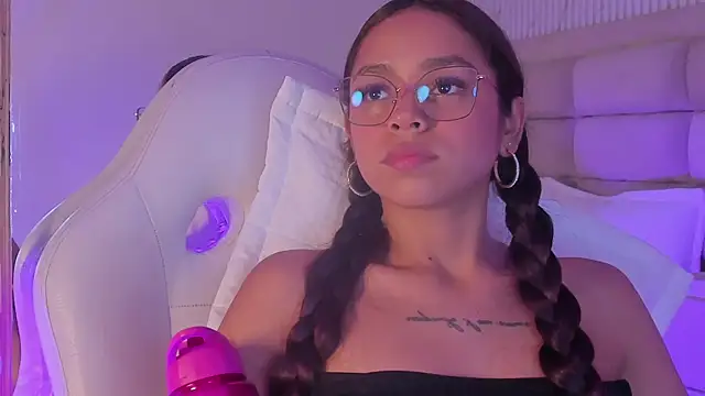 CarolineFyre Adlı Modelin Canlı XXX Sohbeti