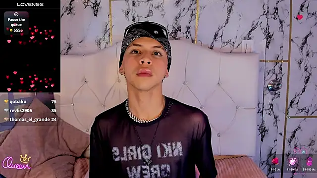 Prince_Apolo: διαδικτυακό σόου στην κάμερα