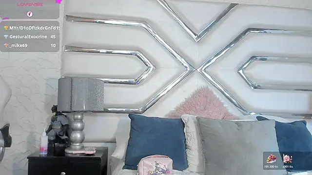 TatiLee Chat XXX live