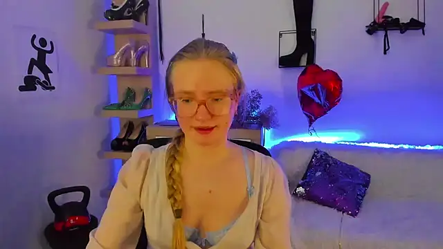 Онлайн чат XXX NancyHottie