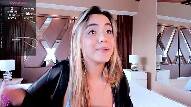 IsabellaaJoness' Live XXX Chat