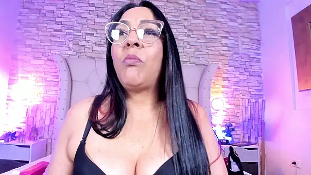 Gina_Myers 现场XXX聊天