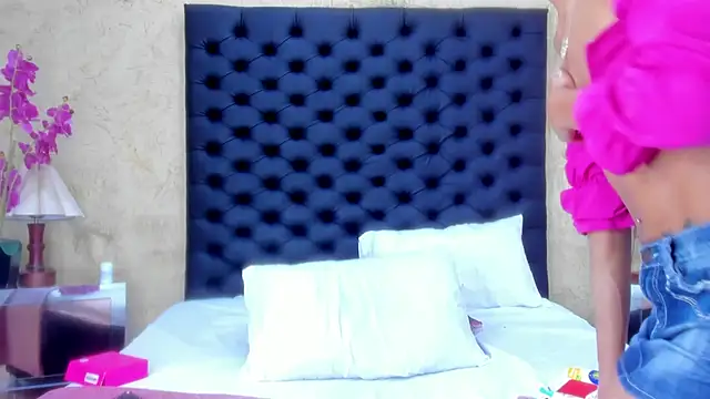 NahomiWhitel – Naživo XXX chat