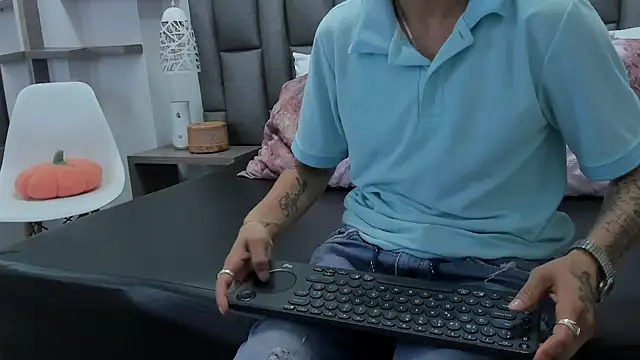 Онлайн чат XXX ZoeKrug