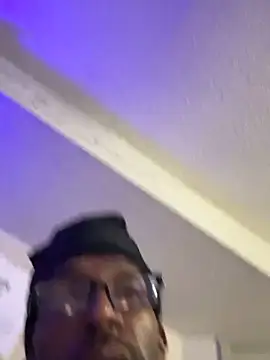 Pokazy przed kamerką – Triggerhappycj100