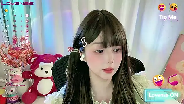 CLaire-5 Live XXX Chat