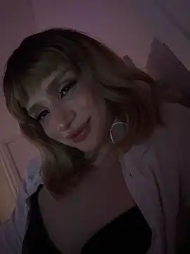 Julia_SweetBaby: διαδικτυακό σόου στην κάμερα