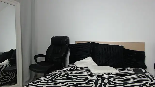 Layla23a Chat XXX live