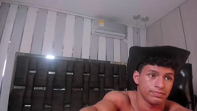 DomenicoRey élő XXX-chatje