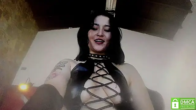 madame_ibby: διαδικτυακό σόου στην κάμερα