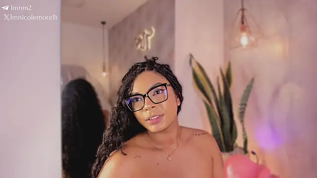 Nicolemorelli2's Webcam Show