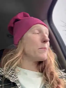 แชท XXX สดของ GoldenFlameGoddess