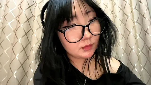 Yunananaa Live XXX Chat