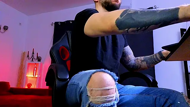 MightyAaron66 live XXX chat