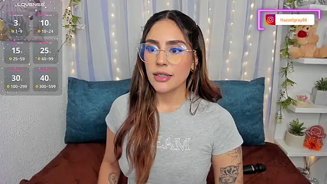 HazzelGrayのライブXXXチャット