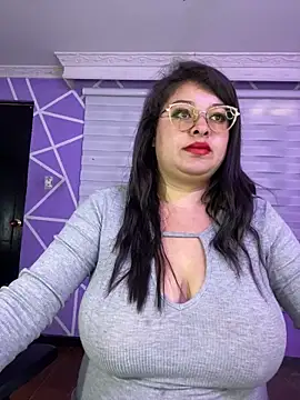 Онлайн чат XXX MiiaaJoness