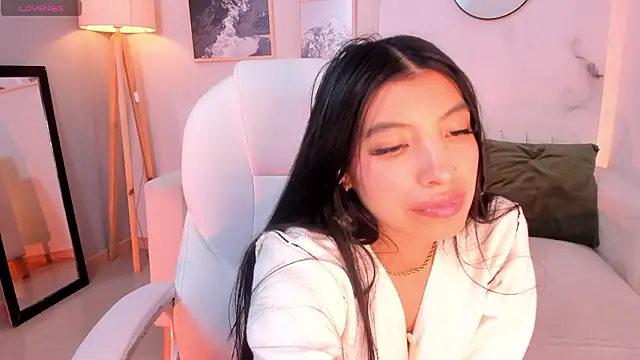 Tiffany_Low Adlı Modelin Canlı XXX Sohbeti