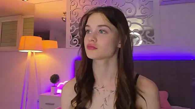 LuisaClover élő XXX-chatje