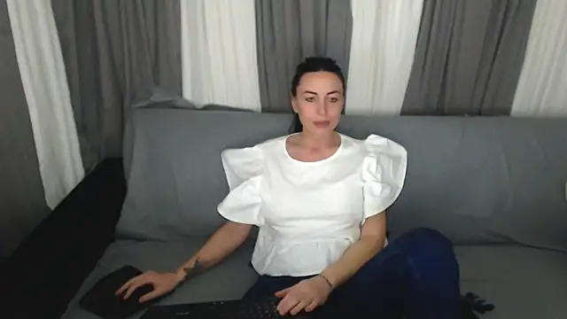 CloveLove live XXX chat