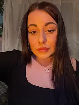 DaisyStreet Adlı Modelin Canlı XXX Sohbeti