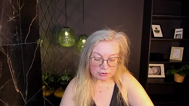 NataliMellow Chat XXX in diretta