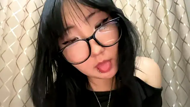 Yunananaa live XXX chat