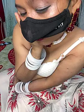 Little-Queen Show in webcam