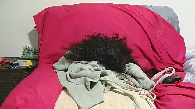 sluttylaura21n Live XXX chat