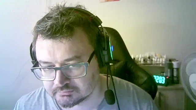 Show modela SirAbuser na web-kameri