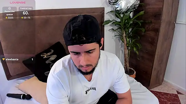 ryan_evannss: διαδικτυακό σόου στην κάμερα